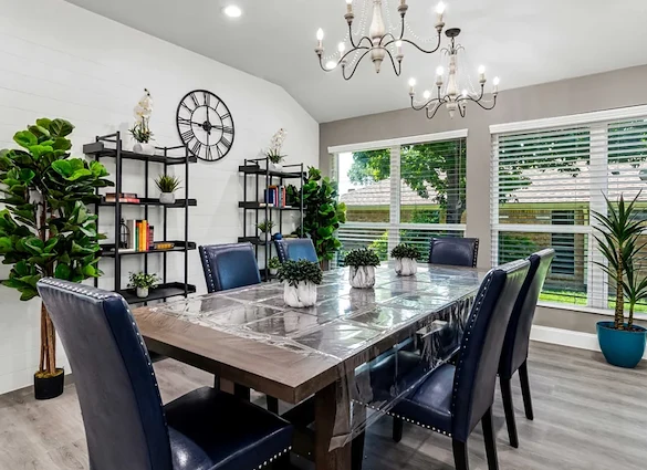 Image of Silver Leaf Rowlett (4)