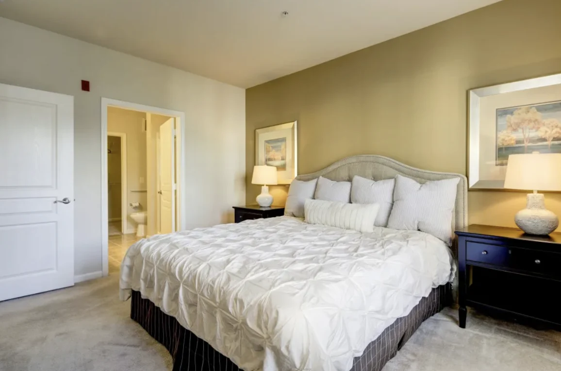 Image of Regency Crest (8)