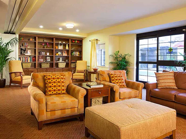 Image of Atria Del Rey (6)