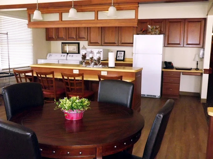 Image of Roselawn Manor (7)