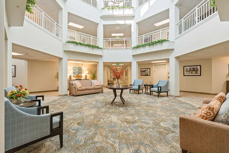 Colonial Harbor Gracious Retirement Living Hawthorn Senior Independent Living in Yorktown, Virginia dining room