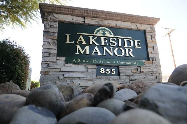 Image of Lakeside Manor (1)
