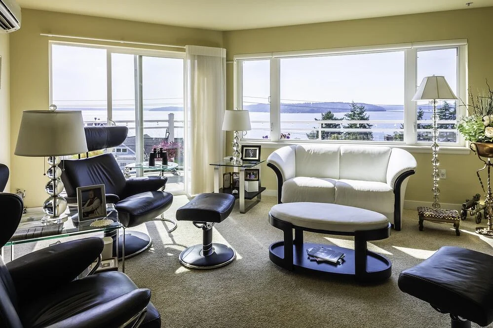 Judson Park Senior Living in Des Moines, WA, apartment living room
