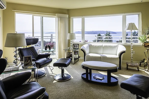 Judson Park Senior Living in Des Moines, WA, apartment living room