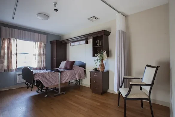 Image of La Bella of Aurora (2)