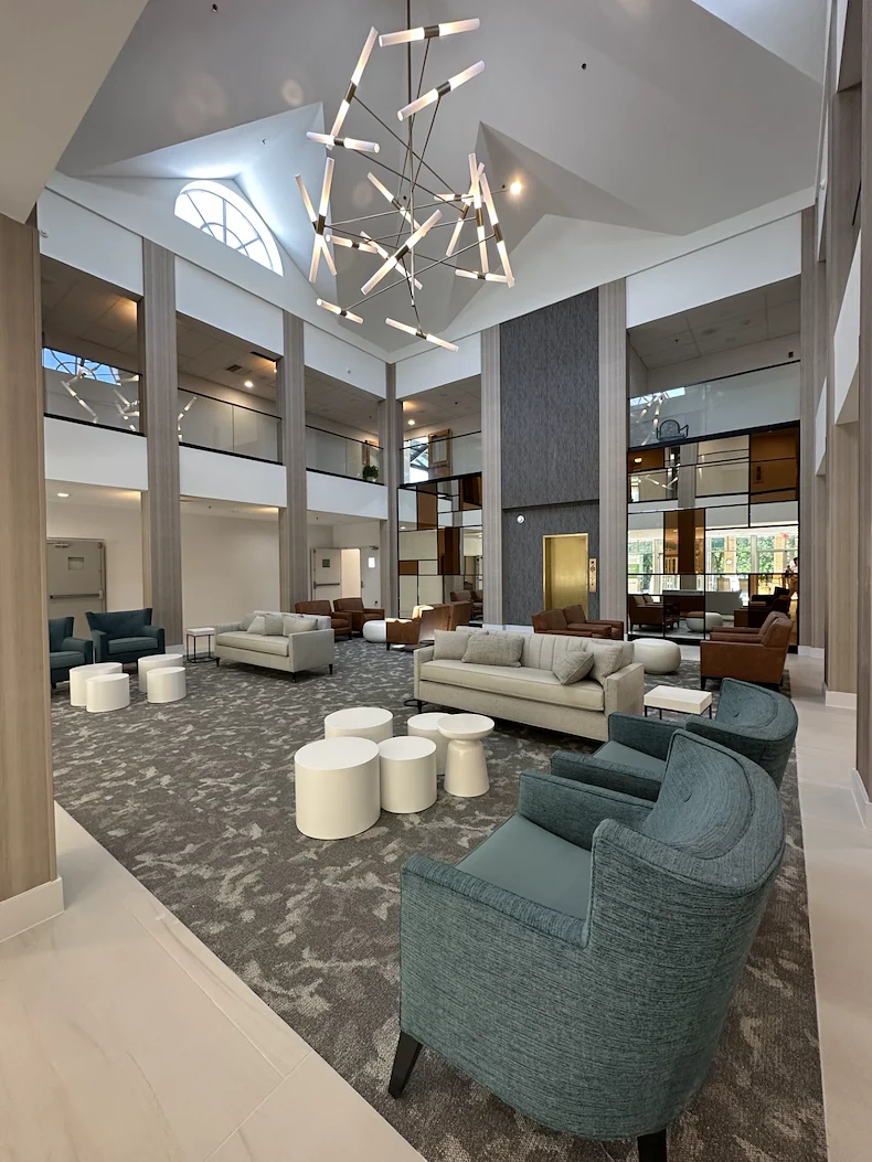 Allendale Senior Living, senior living community offering assisted living, memory care, and respite care in Allendale, NJ, community sitting area with a variety of seating options 