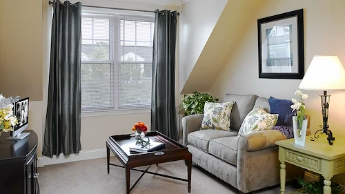 Image of Atria Aquidneck Place (5)