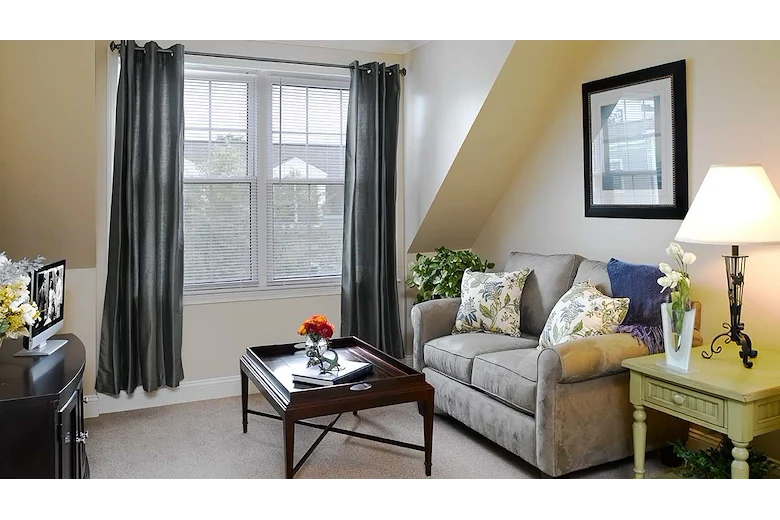 Image of Atria Aquidneck Place (5)