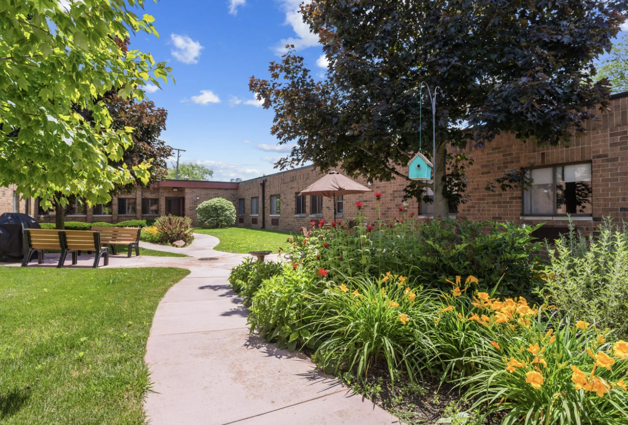 Image of Farmington Hills Inn (2)