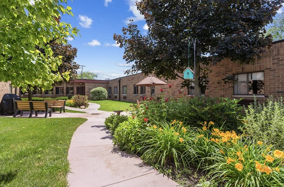 Image of Farmington Hills Inn (2)