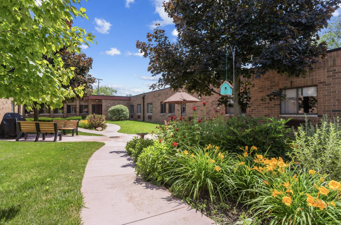 Image of Farmington Hills Inn (2)