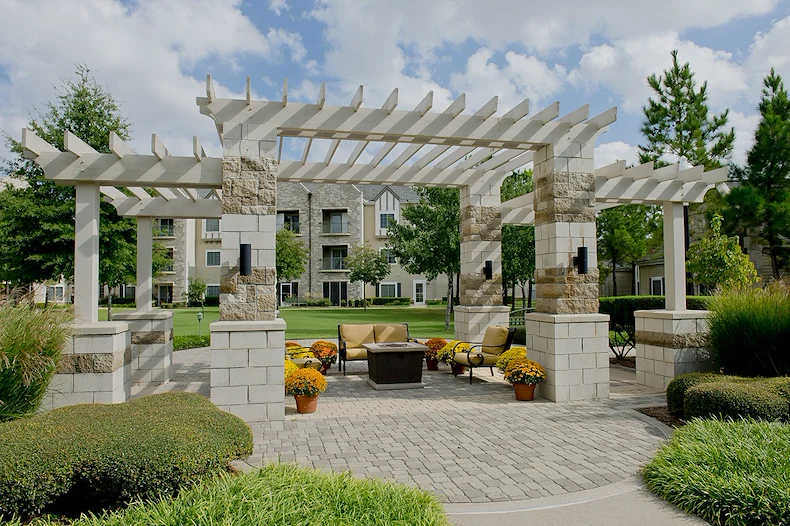 Covenant Living at Inverness in Tulsa, OK, outdoor sitting area