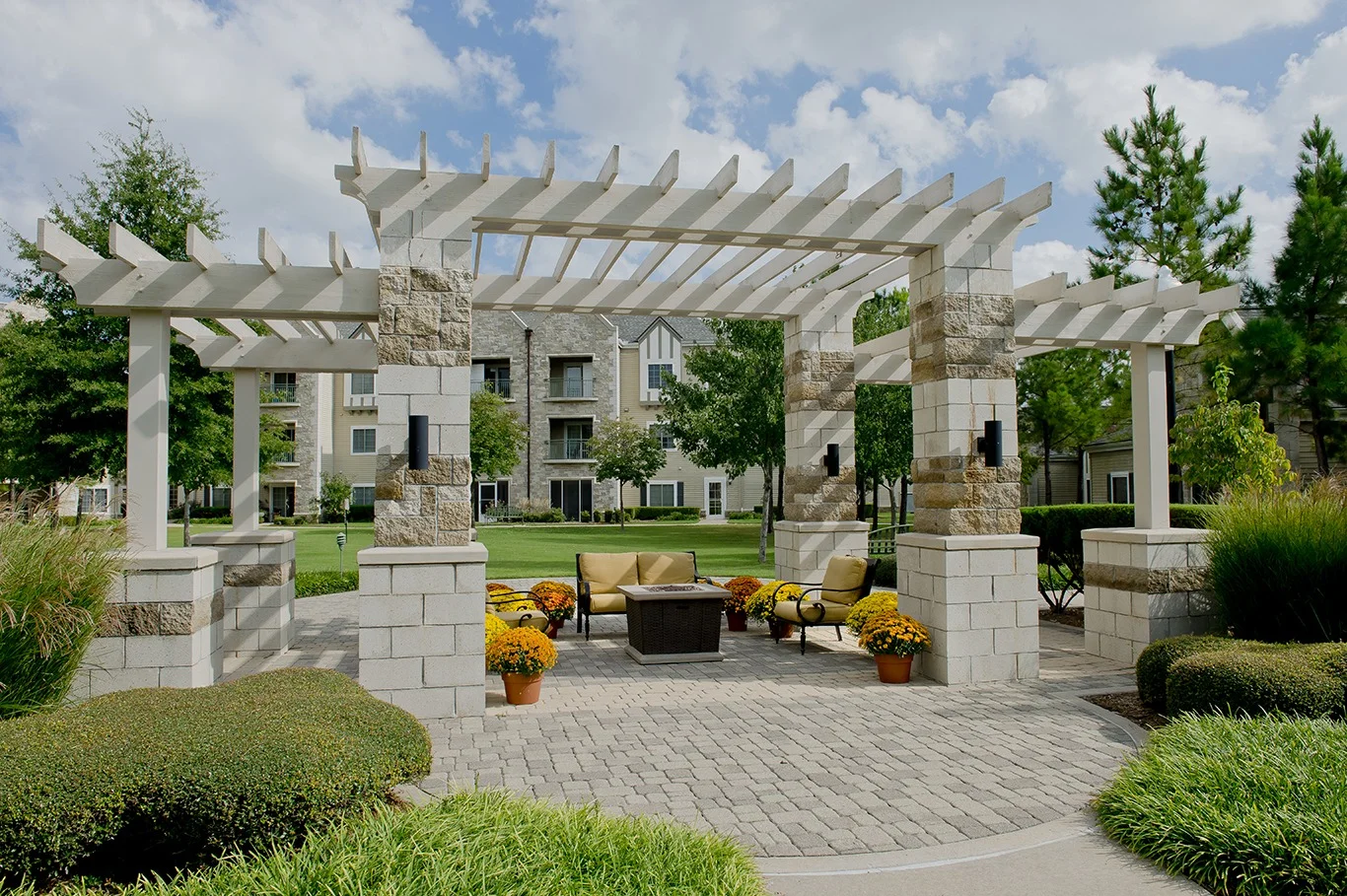 Covenant Living at Inverness in Tulsa, OK, outdoor sitting area