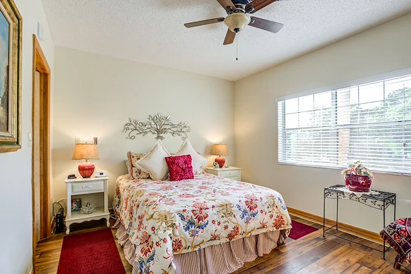 Image of Royal Palms (8)