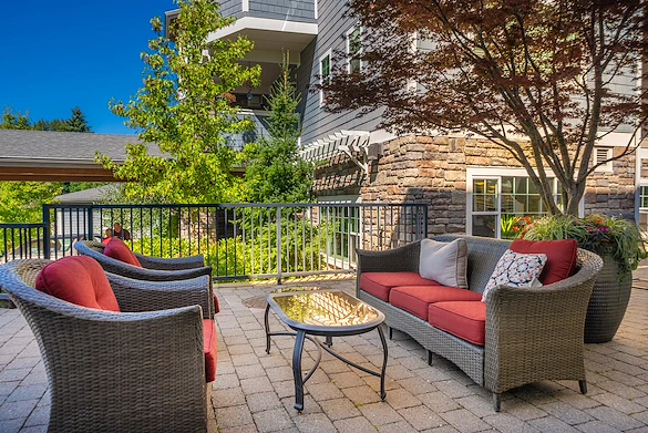 Chateau Bothell Landing in Bothell, WA, outdoor sitting area