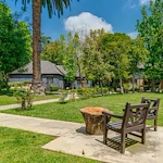 The Oaks of Pasadena outdoor lounge area