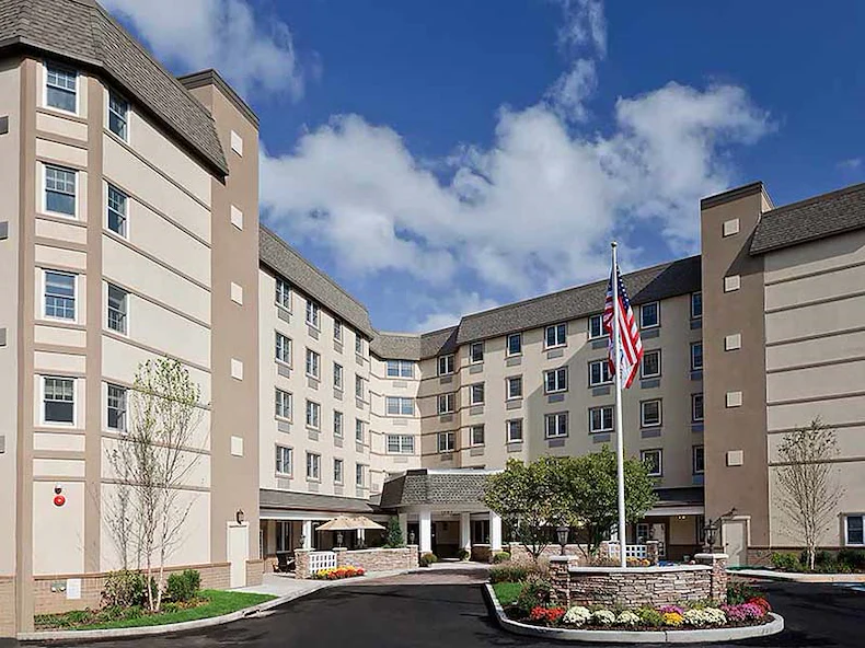 Image of Atria Glen Cove (1)