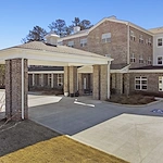 Alto Johns Creek, senior living community offering assisted living, memory care, and respite care in Duluth, GA, front entrance with covered drive-through