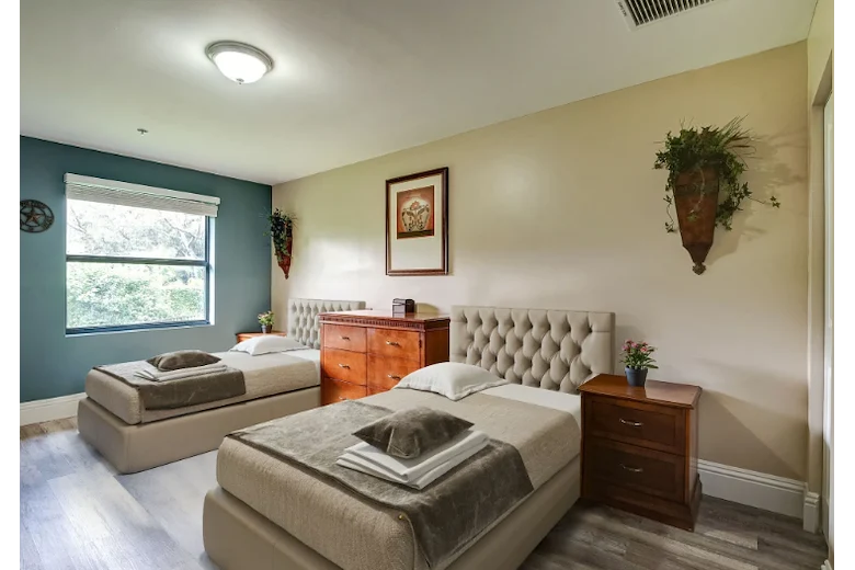Image of Colonial at Miami (9)