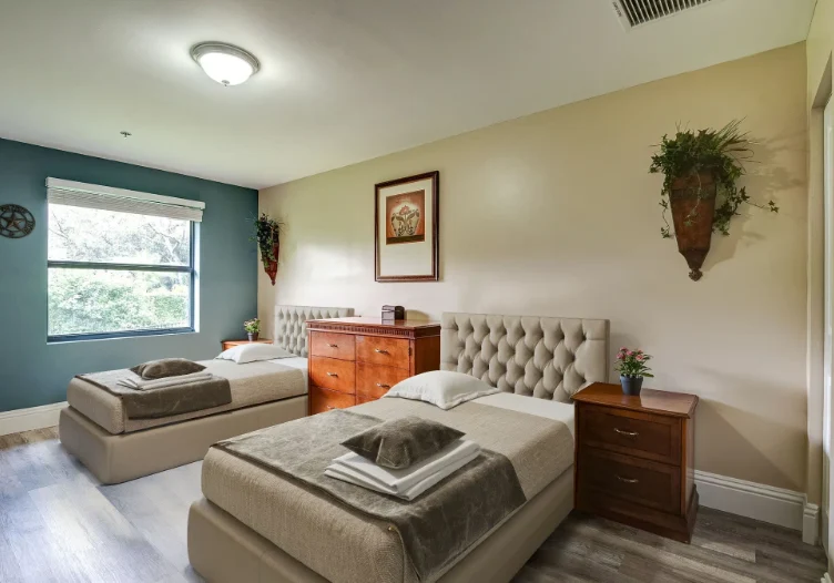 Image of Colonial at Miami (9)