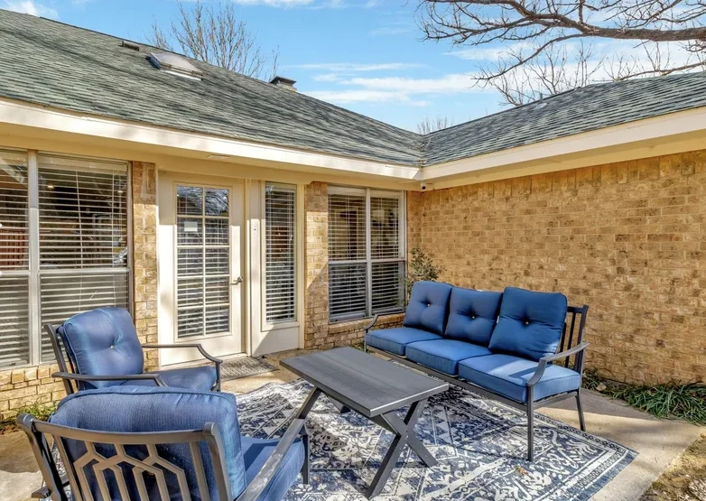 Image of Silver Leaf Plano (5)