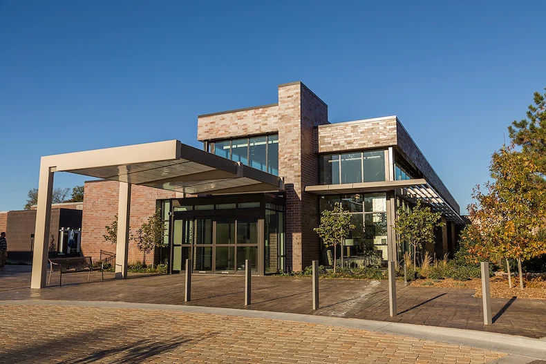 Image of Zarrow Pointe Villas & Apartments (3)