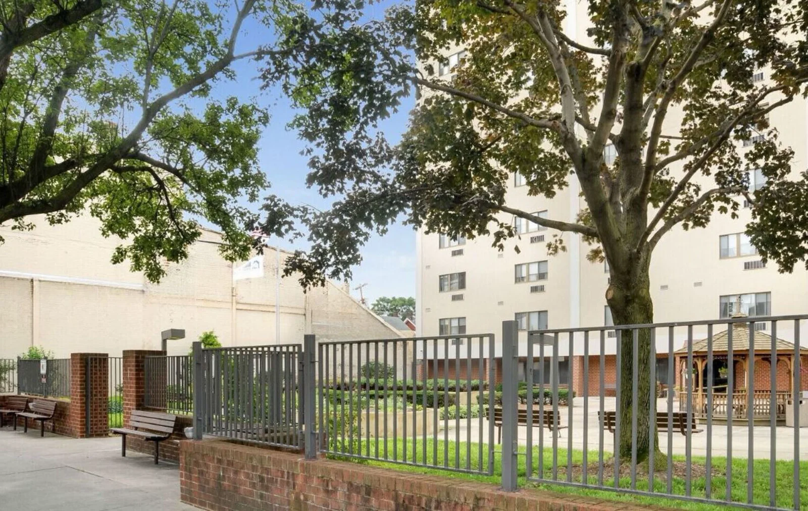 Image of Elizabeth Court Apartments (2)