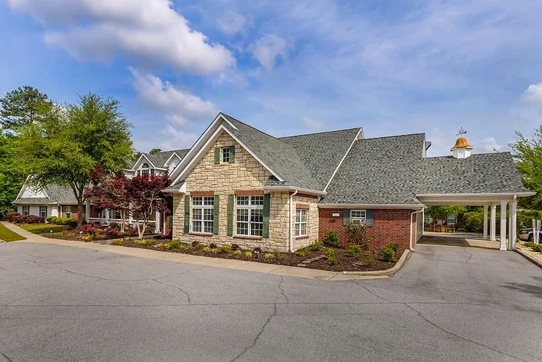 Image of Springtree Manor (1)