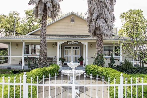 Image of Sonoma Oak Tree Home (1)
