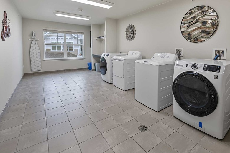 Kennedy Meadows Gracious Retirement Living Hawthorn Senior Independent Living in North Billerica, Massachusetts laundry room