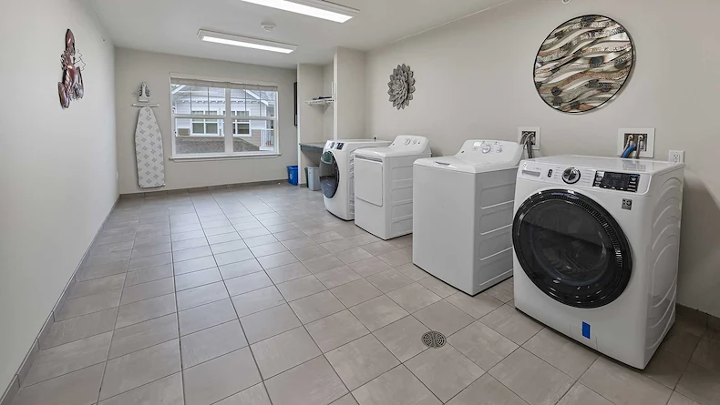Kennedy Meadows Gracious Retirement Living Hawthorn Senior Independent Living in North Billerica, Massachusetts laundry room