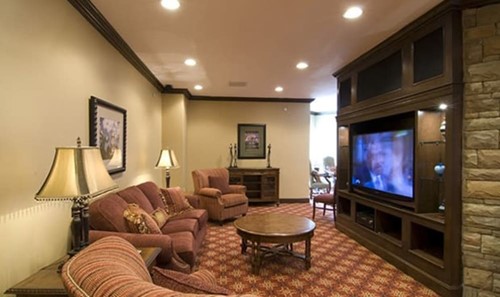 Image of Armour Oaks Senior Health & Rehab (4)