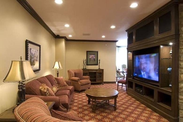 Image of Armour Oaks Senior Health & Rehab (4)
