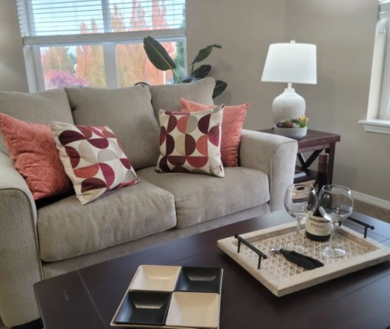 Avamere at Newberg senior living community offering assisted living, memory care, and respite care in Newberg, OR, apartment living room