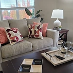 Avamere at Newberg senior living community offering assisted living, memory care, and respite care in Newberg, OR, apartment living room