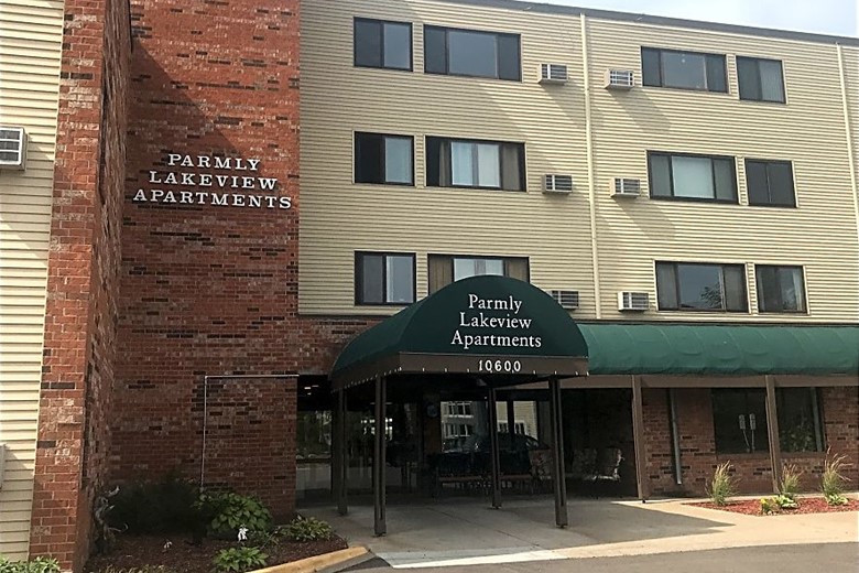 Image of Parmly Lakeview Apartments (1)
