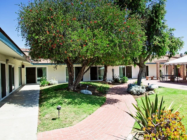 Image of Miracle Mile Healthcare Center (1)