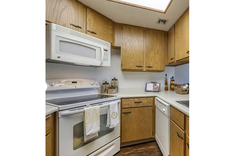 Image of Brookdale Meridian Englewood Senior Living (8)