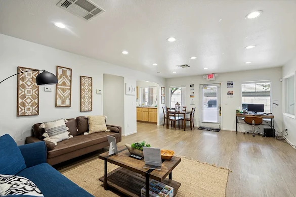 Image of Henderson Manor (9)