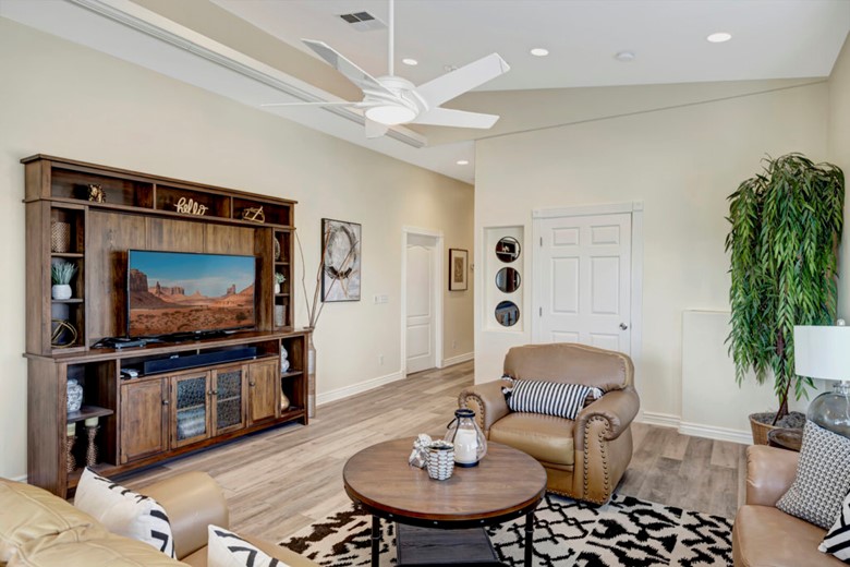 Image of Valencia Home at 19th Pl. #2 (8)