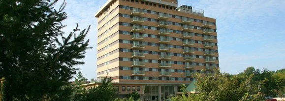 Image of Brentmoor Retirement Community (1)