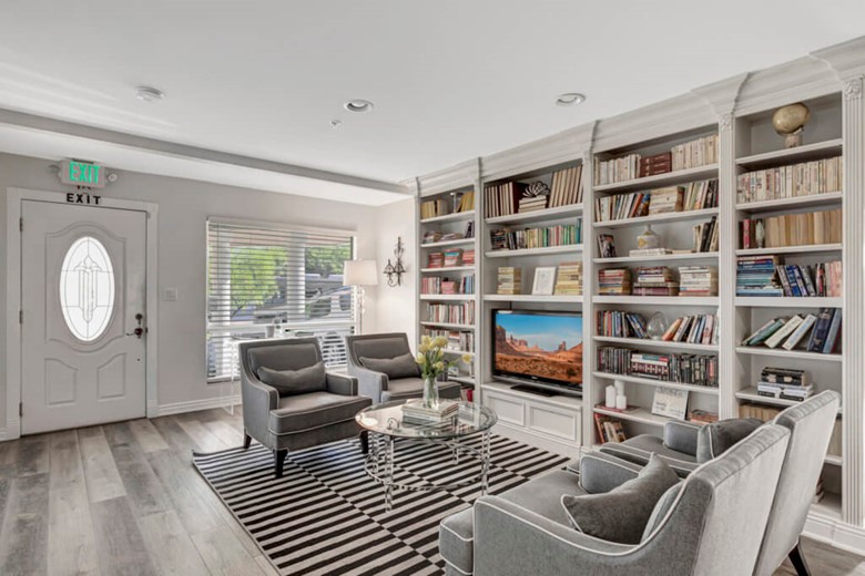 Image of Valencia Home at 19th Pl. #1 (3)