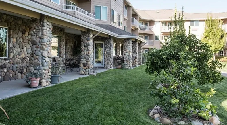 Image of Creekside Oaks Retirement Community (1)