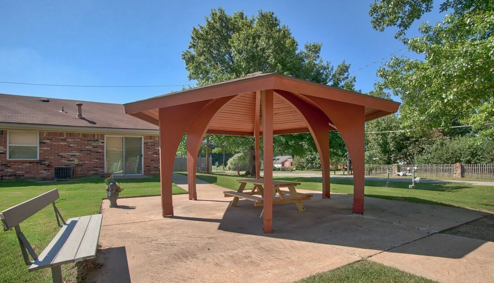 Image of West Edison Plaza Apartments (10)