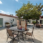 Image of Silverado Tustin Hacienda Memory Care Community (3)