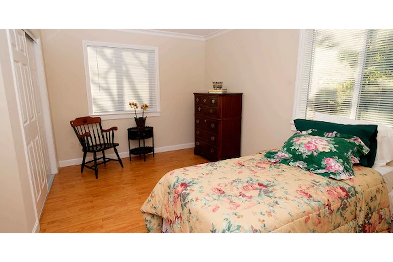 Image of Garden Court at the Village (6)