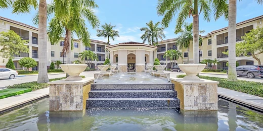 Allegro Boynton Beach, senior living community offering independent living, assisted living, memory care, and respite care in Boynton Beach, FL, grand front exterior with fountain