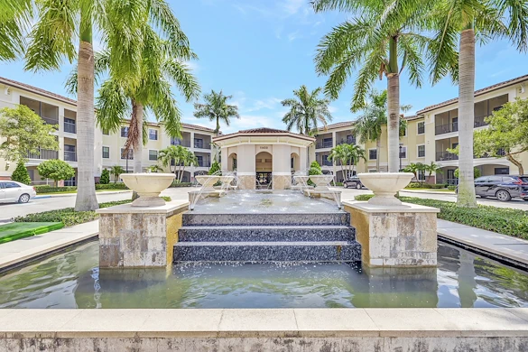 Allegro Boynton Beach, senior living community offering independent living, assisted living, memory care, and respite care in Boynton Beach, FL, grand front exterior with fountain