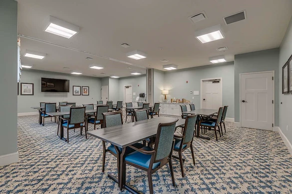 Image of Everlan of Louisville (6)