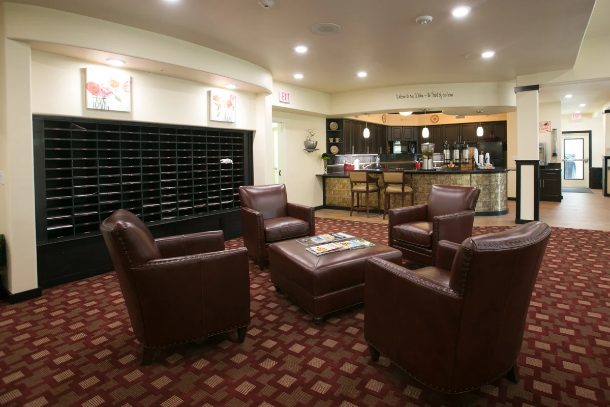 Providence Meadows Gracious Retirement Living Hawthorn Senior Independent Living in Charlotte, North Carolina seating area